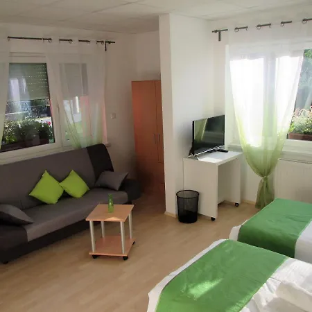 Pod Orehi Bed & Breakfast 2*