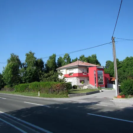 Pod Orehi Bed & Breakfast 2*