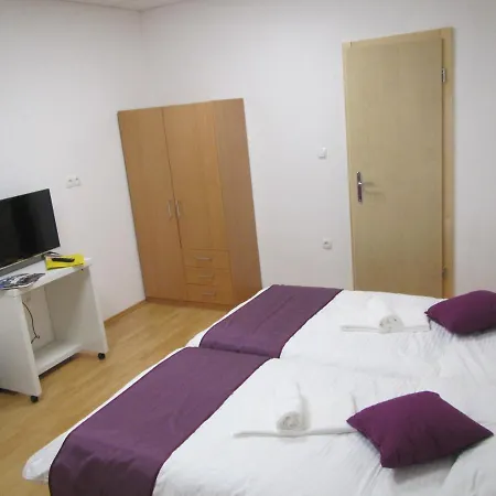 Bed & Breakfast Pod Orehi 2*