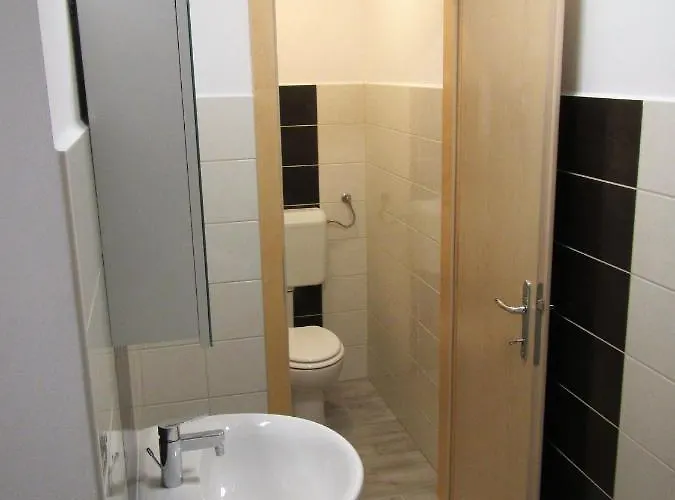 فندق مبيت وإفطار Pod Orehi بوستوينا