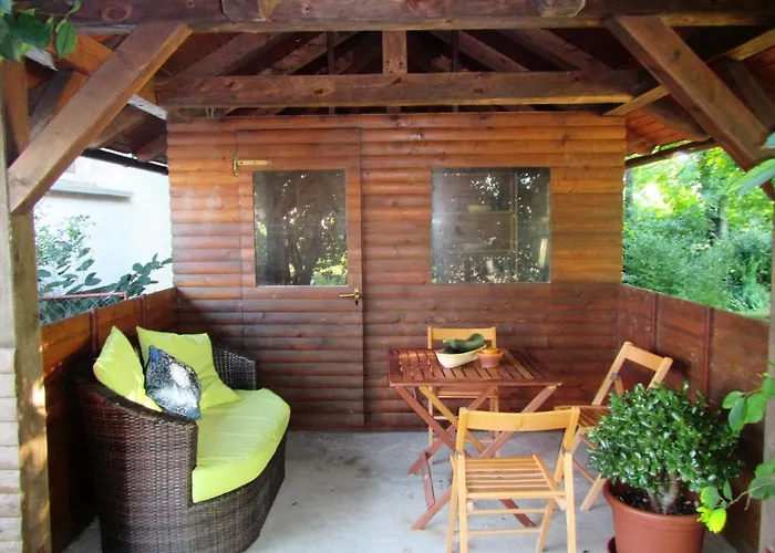 Pod Orehi فندق مبيت وإفطار بوستوينا