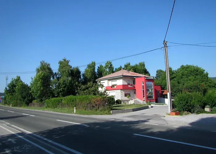 Pod Orehi فندق مبيت وإفطار 2*