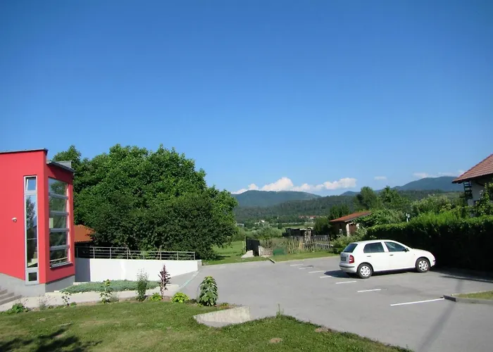 Pod Orehi فندق مبيت وإفطار بوستوينا